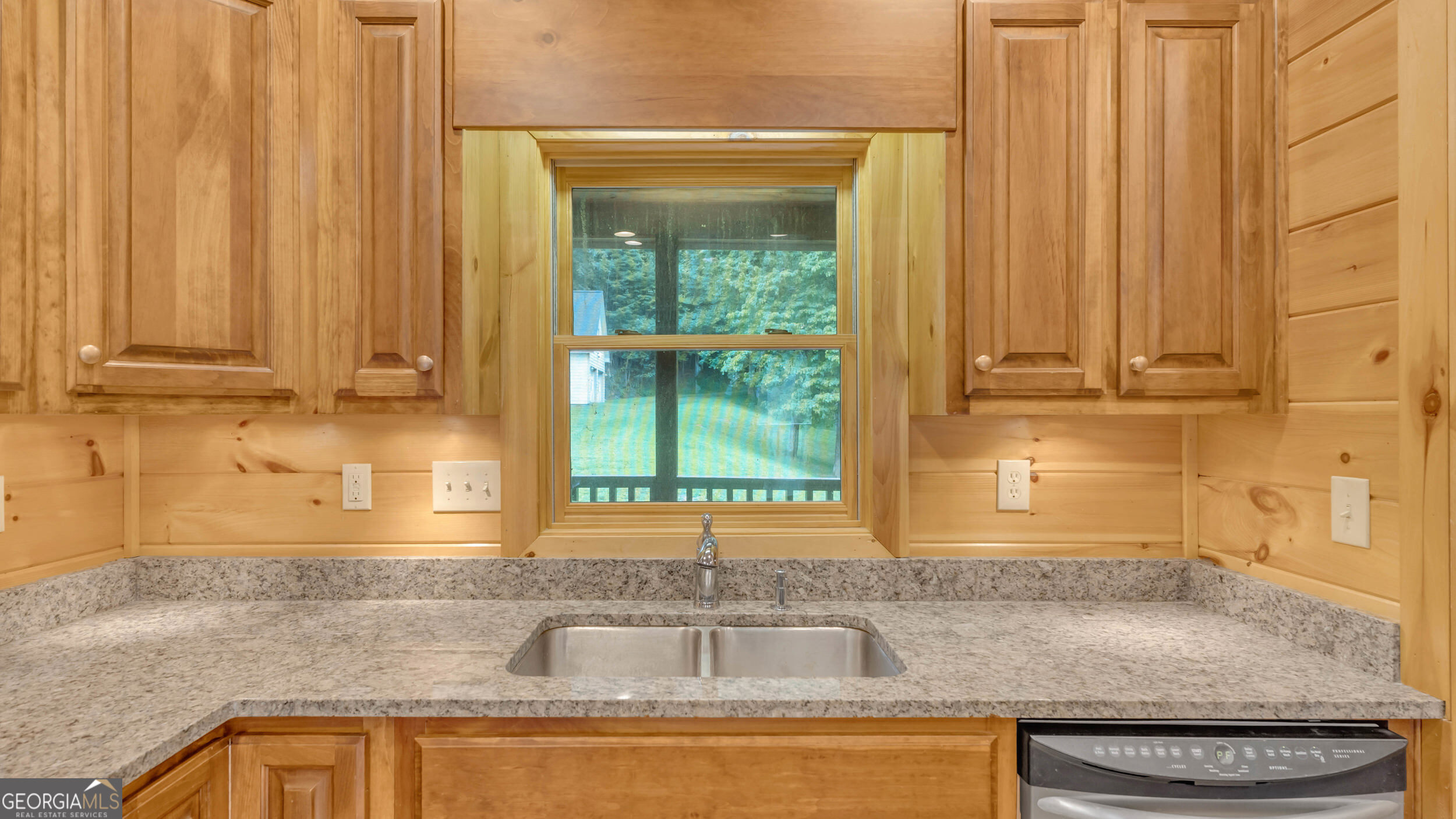 661 Toccoa River Forest Mineral Bluff GA 30559