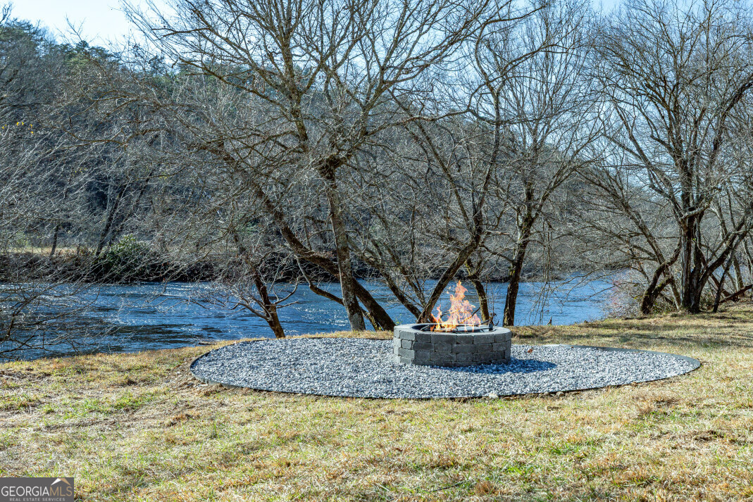 661 Toccoa River Forest Mineral Bluff GA 30559