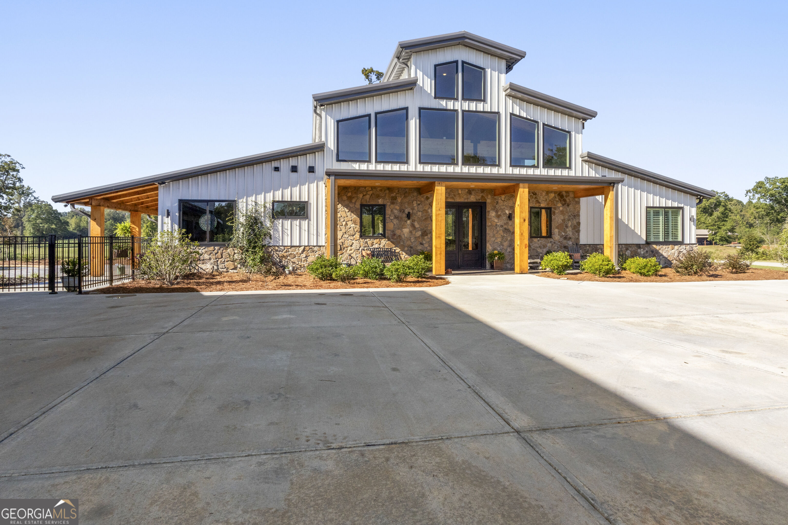564 Bush Road Barnesville GA 30204