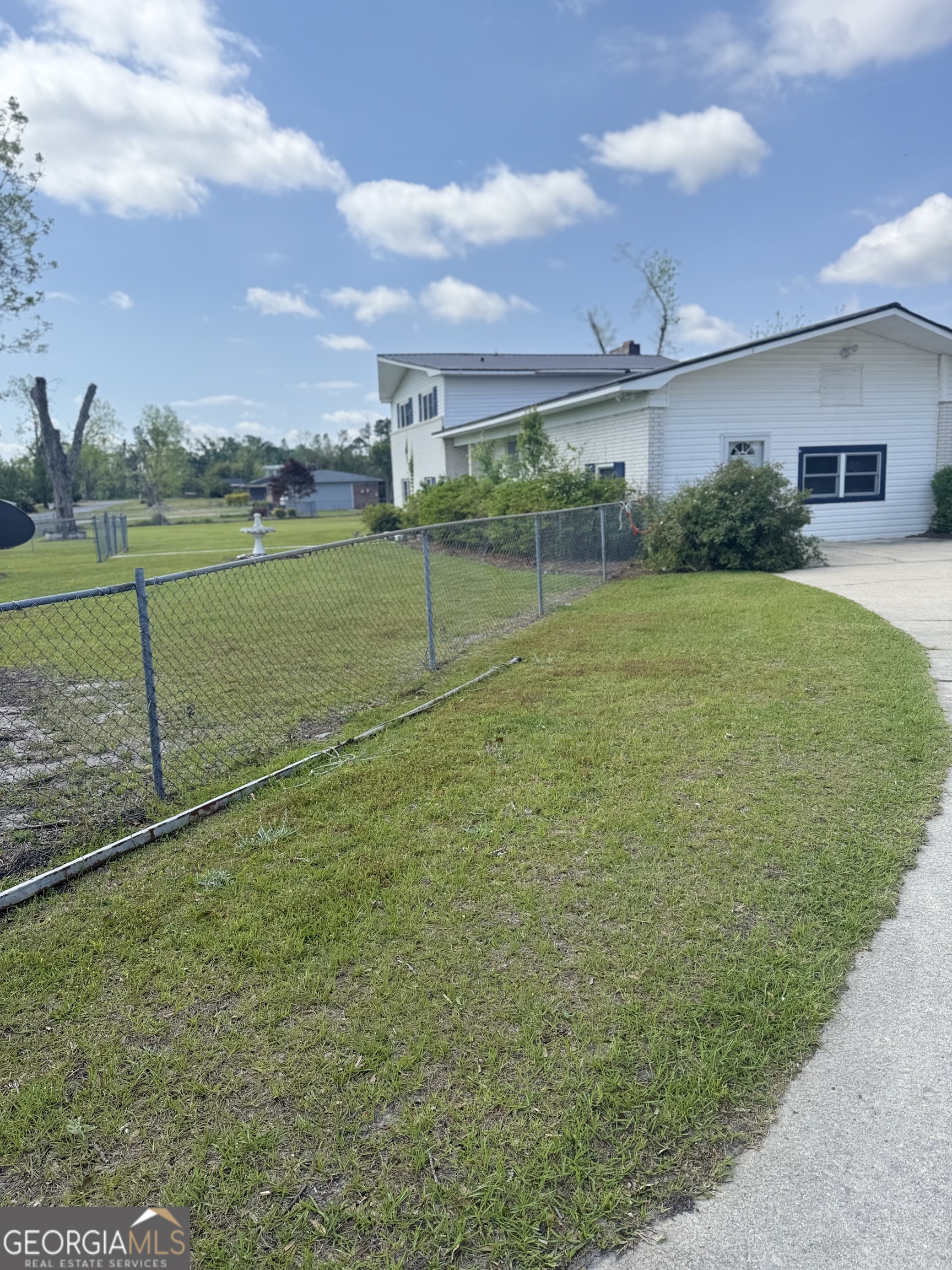 27 Park Lane Hazlehurst GA 31539