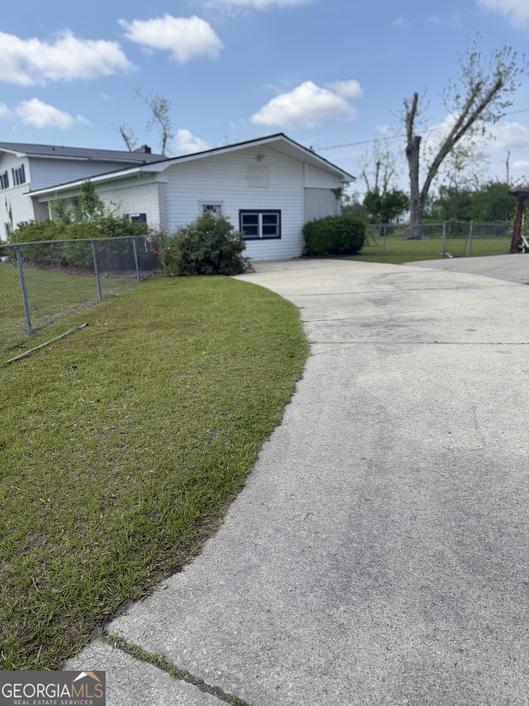 27 Park Lane Hazlehurst GA 31539