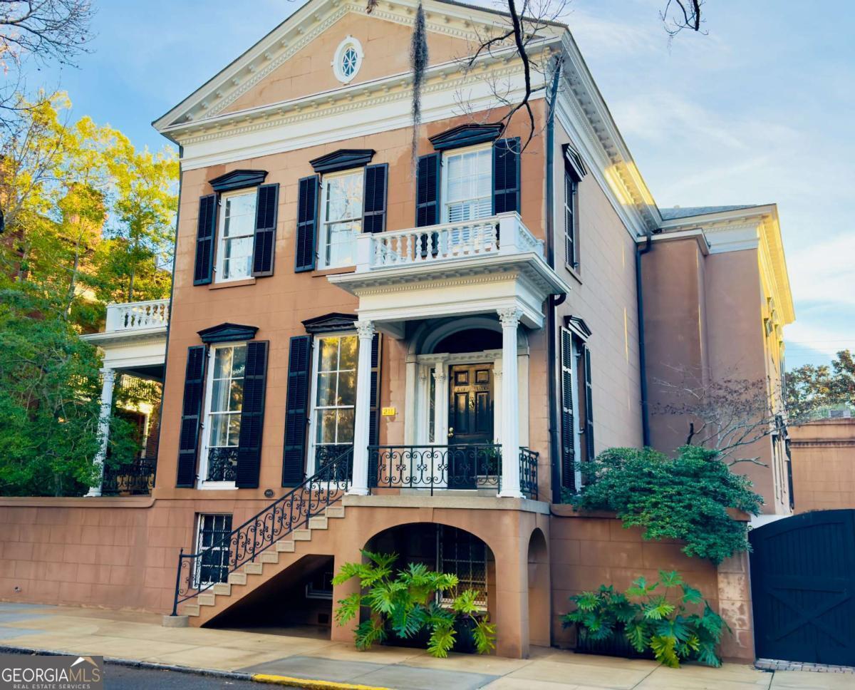 211 E Charlton Street Savannah GA 31401