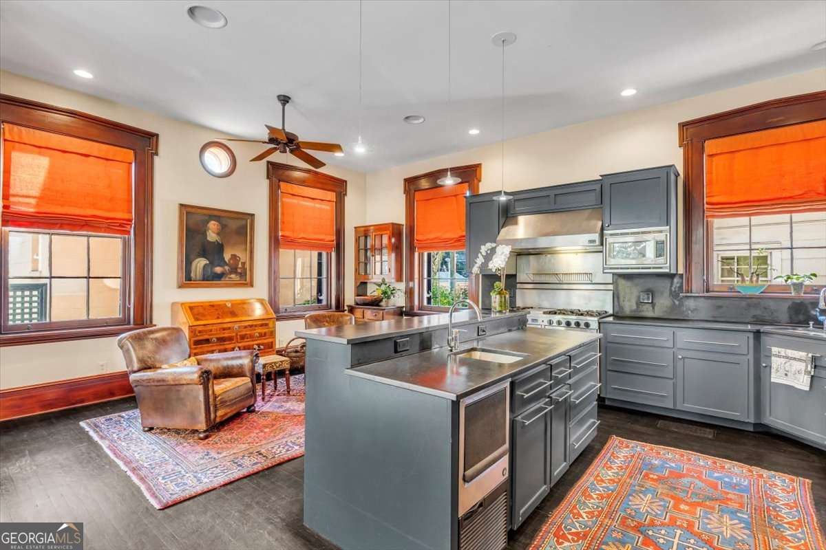 211 E Charlton Street Savannah GA 31401