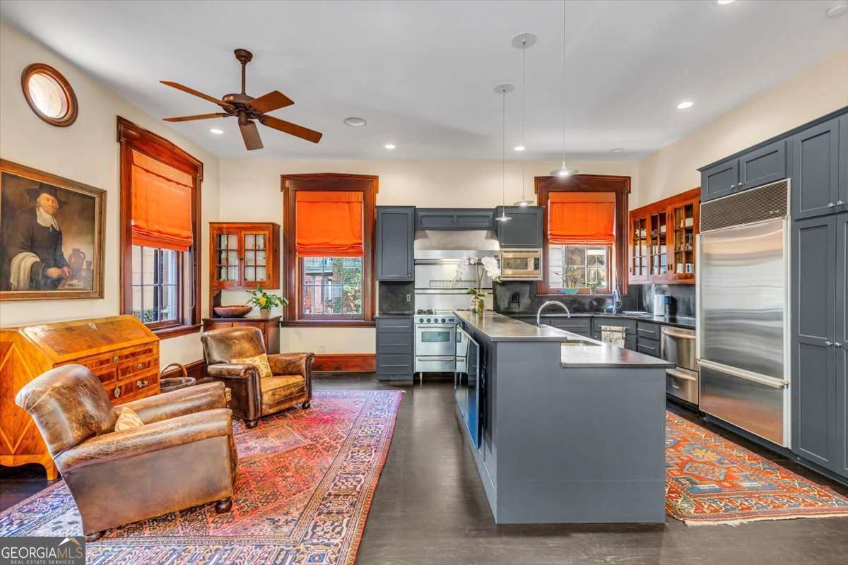 211 E Charlton Street Savannah GA 31401
