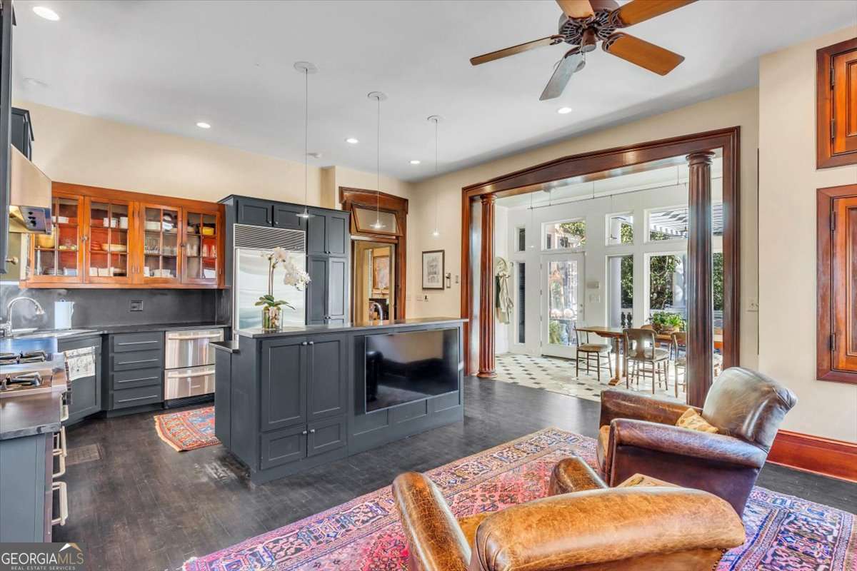 211 E Charlton Street Savannah GA 31401