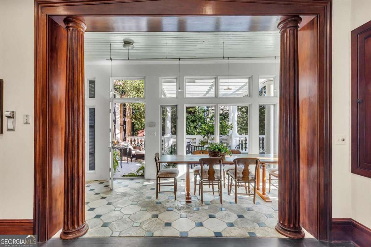 211 E Charlton Street Savannah GA 31401