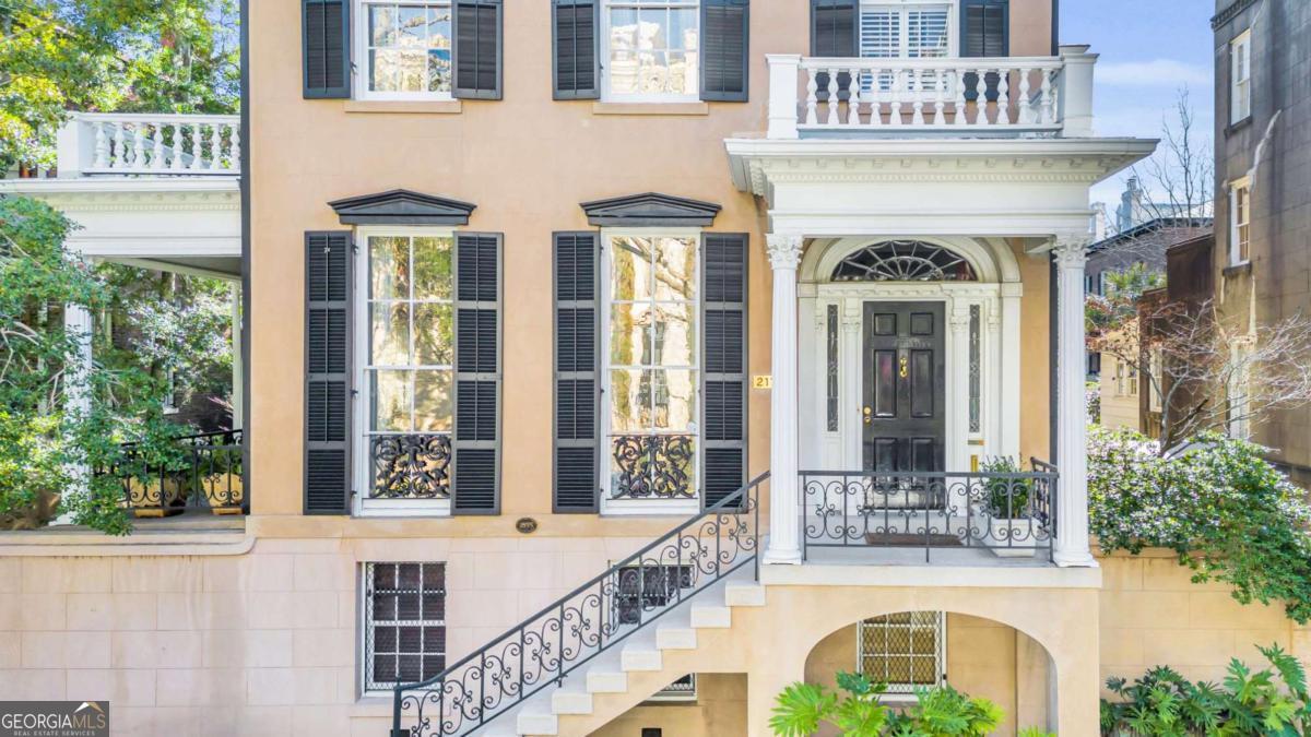 211 E Charlton Street Savannah GA 31401