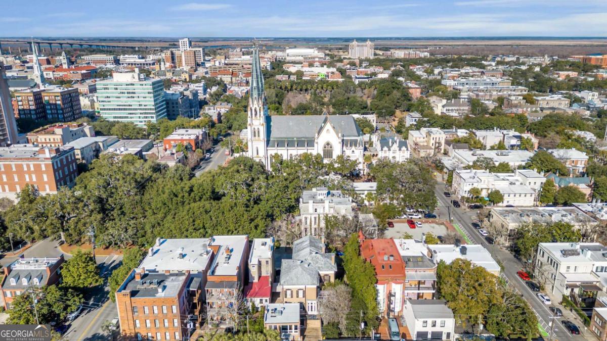 211 E Charlton Street Savannah GA 31401