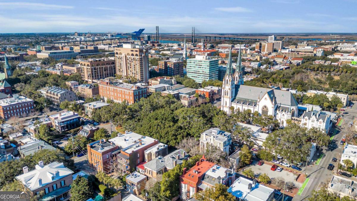 211 E Charlton Street Savannah GA 31401