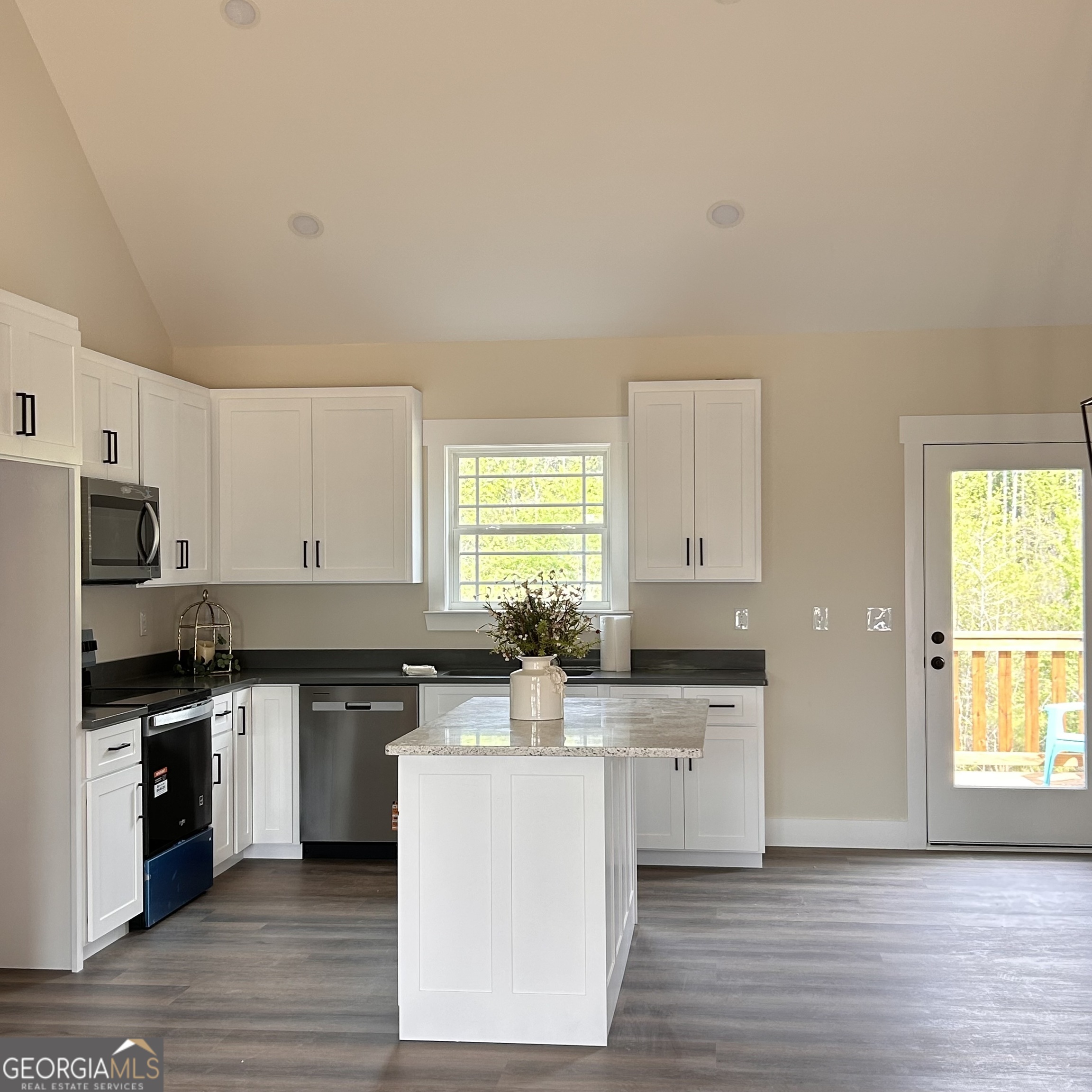 1143 Bell Loop Chatsworth GA 30705