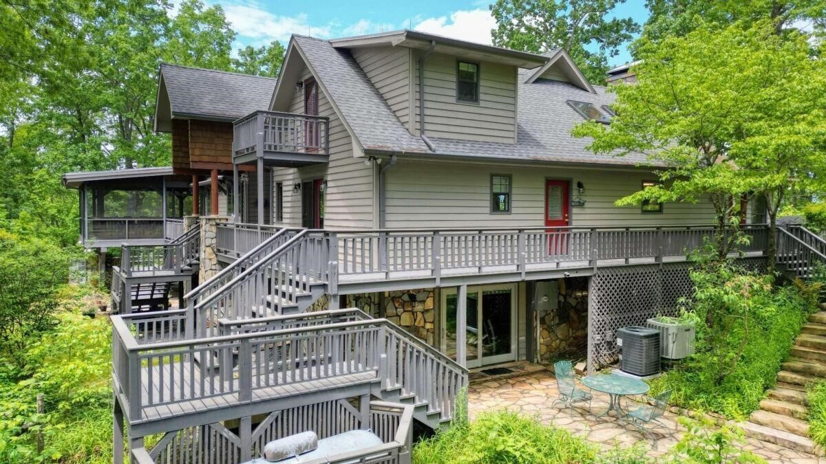 175 Wolf Creek View Blairsville GA 30512
