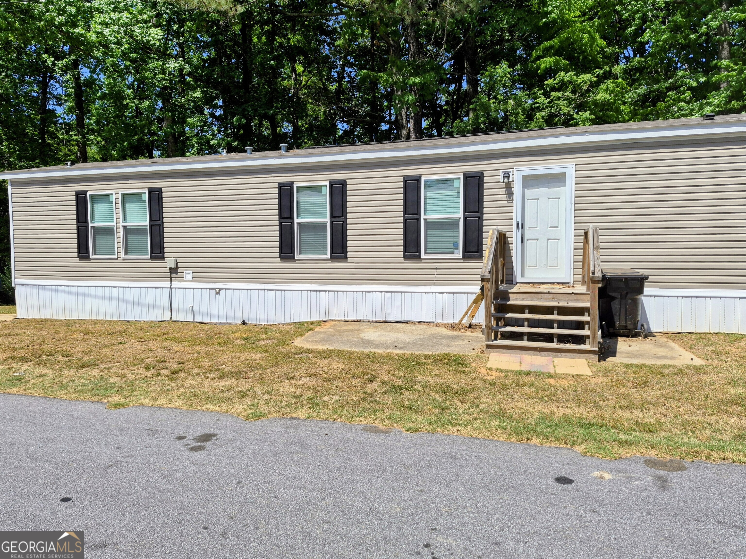 3 Griff Lane North Ellenwood GA 30294