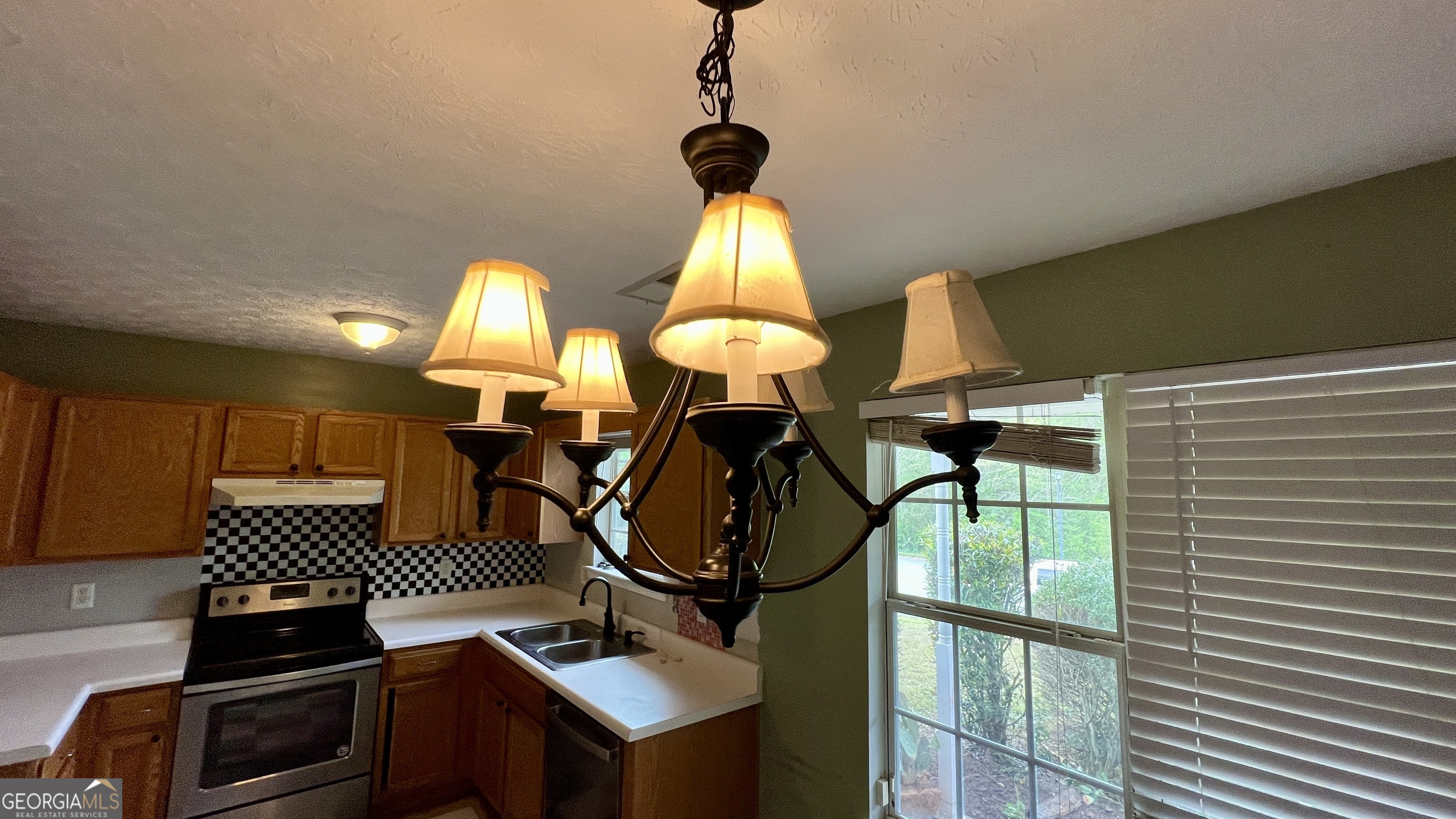 195 Creekside Drive Grantville GA 30220