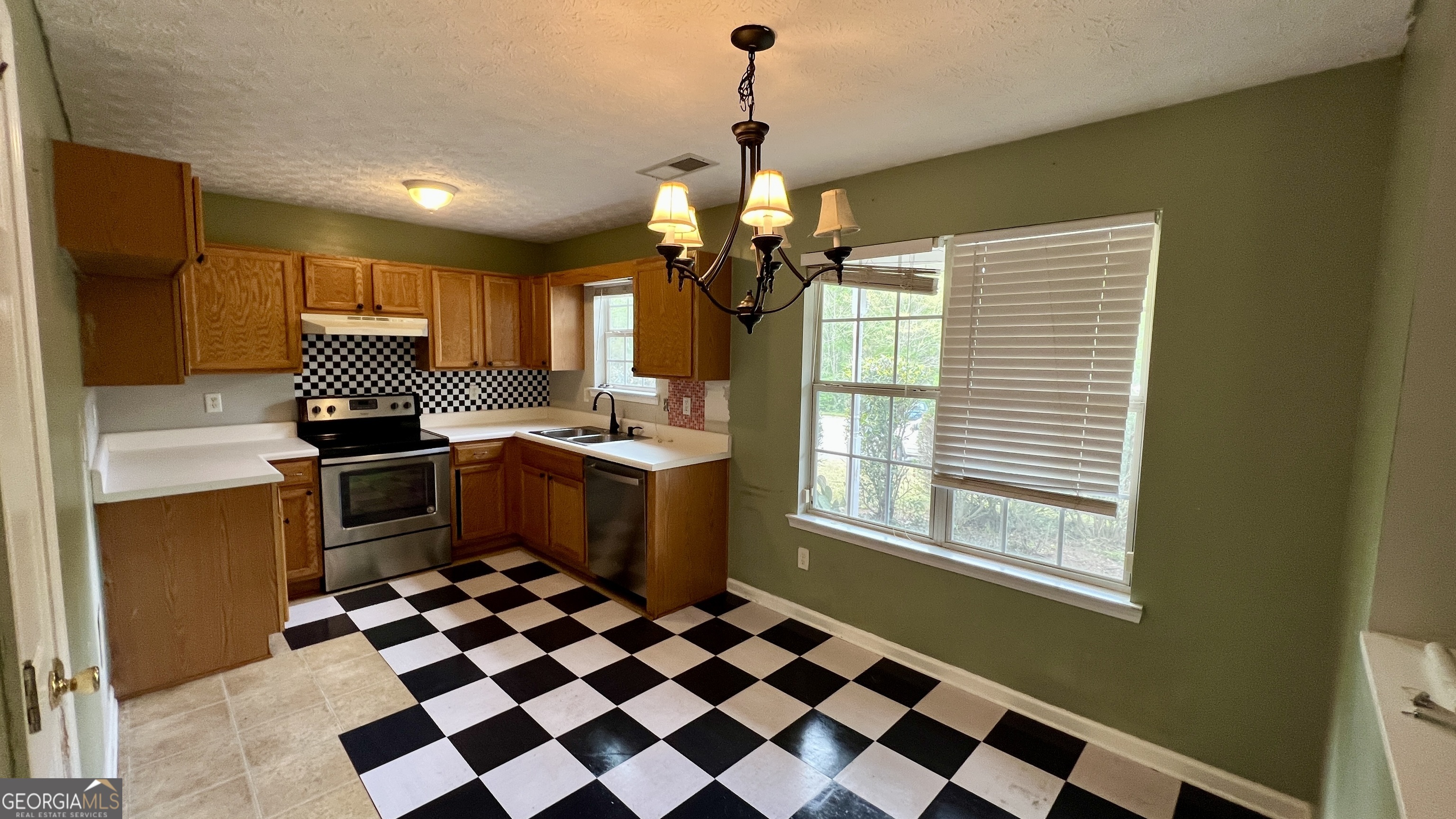 195 Creekside Drive Grantville GA 30220