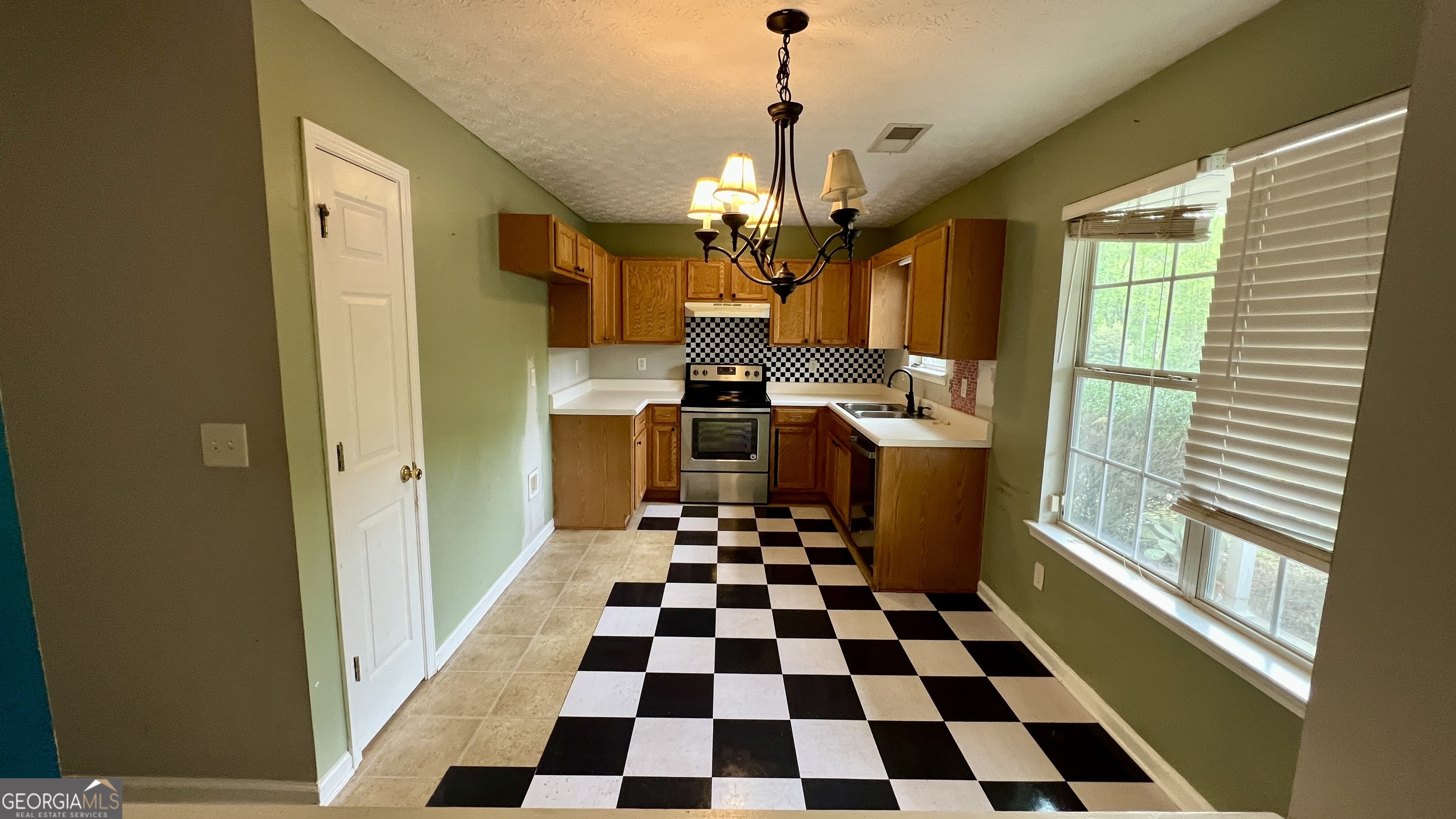 195 Creekside Drive Grantville GA 30220