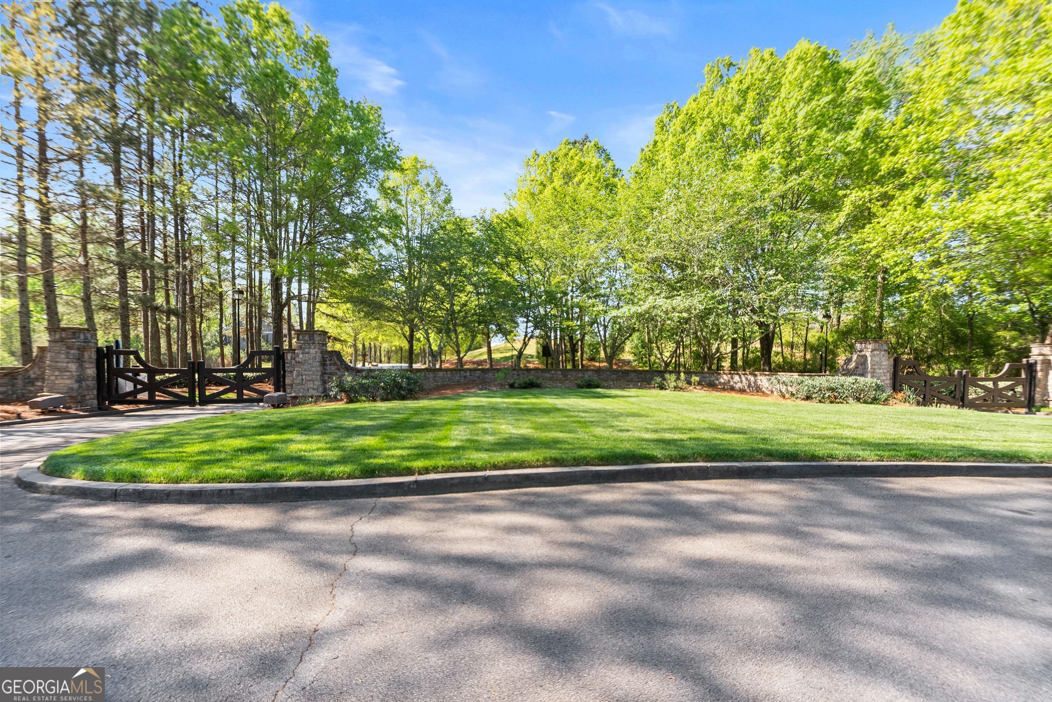 6221 Random Winds Bluff Gainesville GA 30506