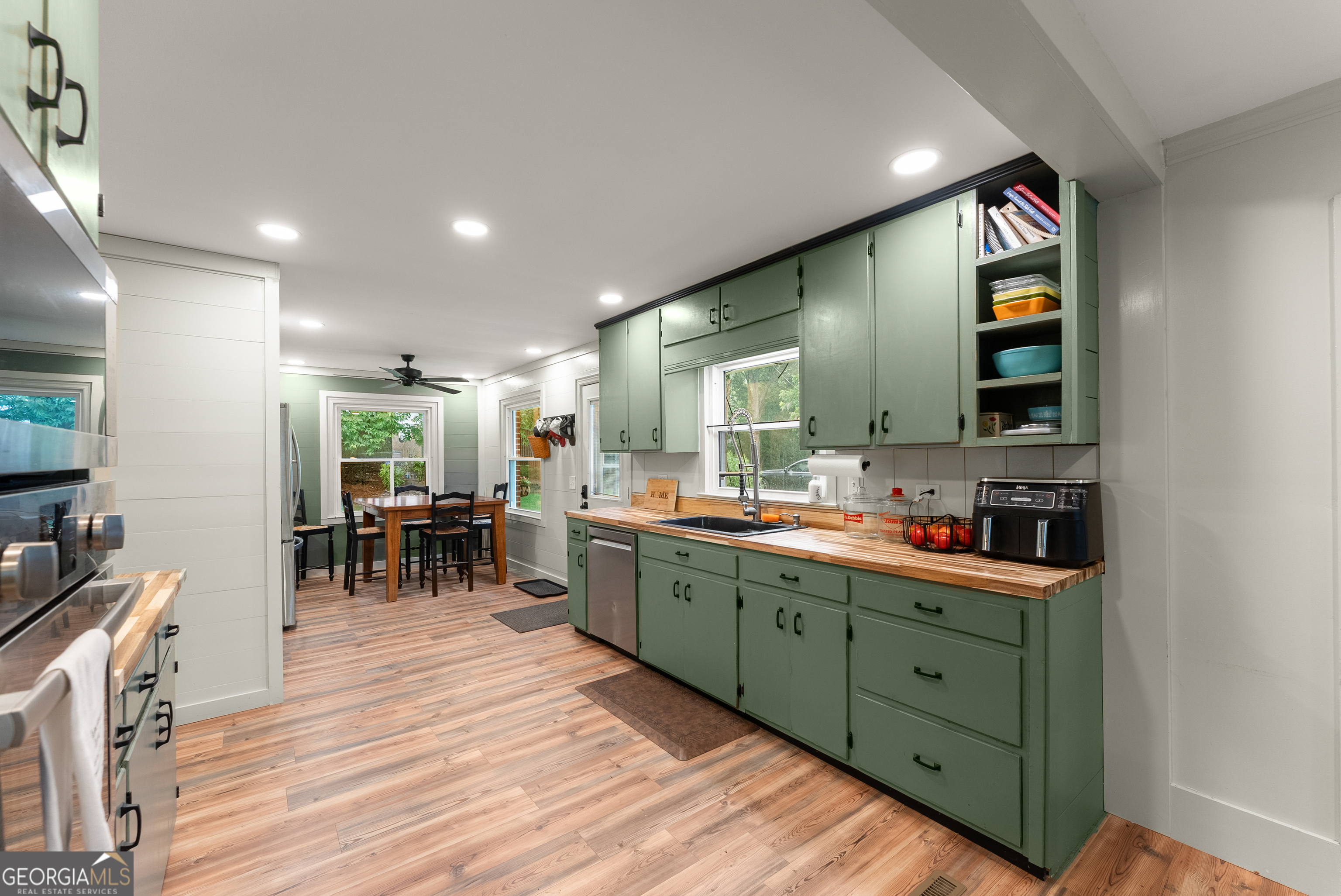 5907 Main Street Lula GA 30554