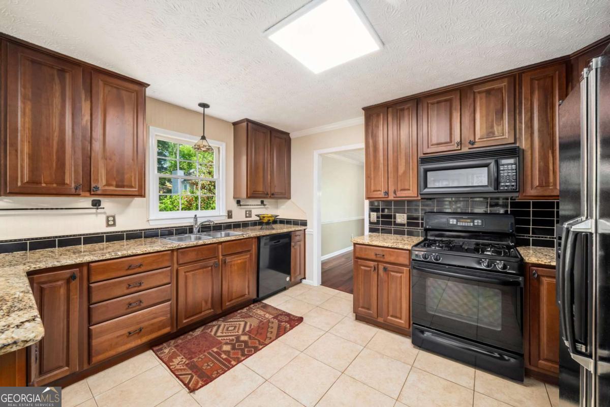 166 Plantation Trace Woodstock GA 30188