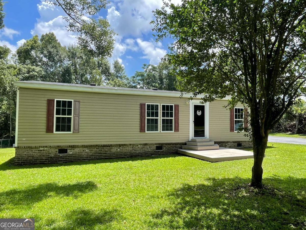 601 Auburn Road Glennville GA 30427
