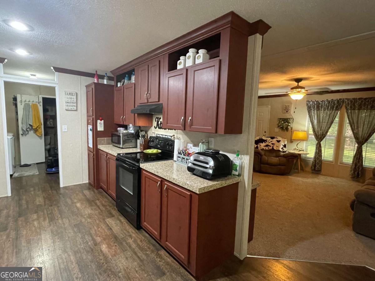 601 Auburn Road Glennville GA 30427