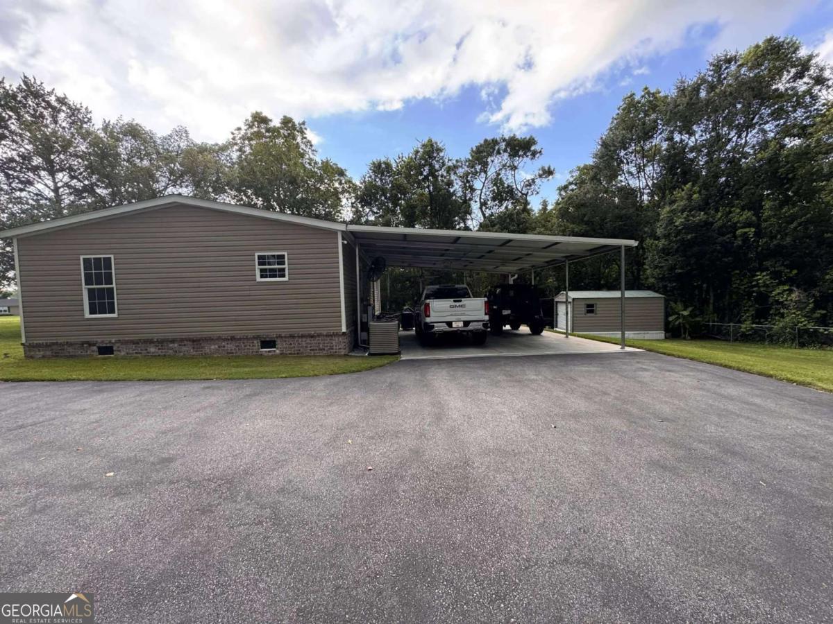 601 Auburn Road Glennville GA 30427