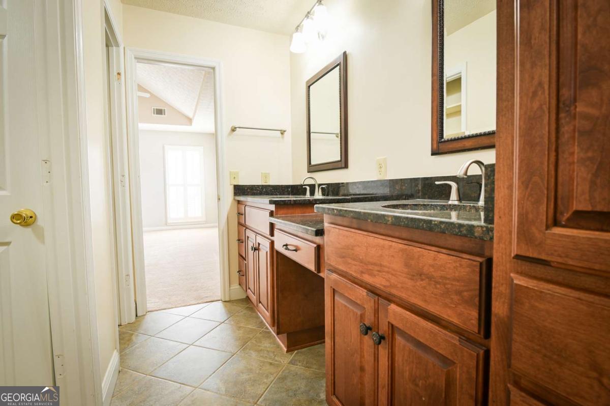 1010 Charles Court Statham GA 30666