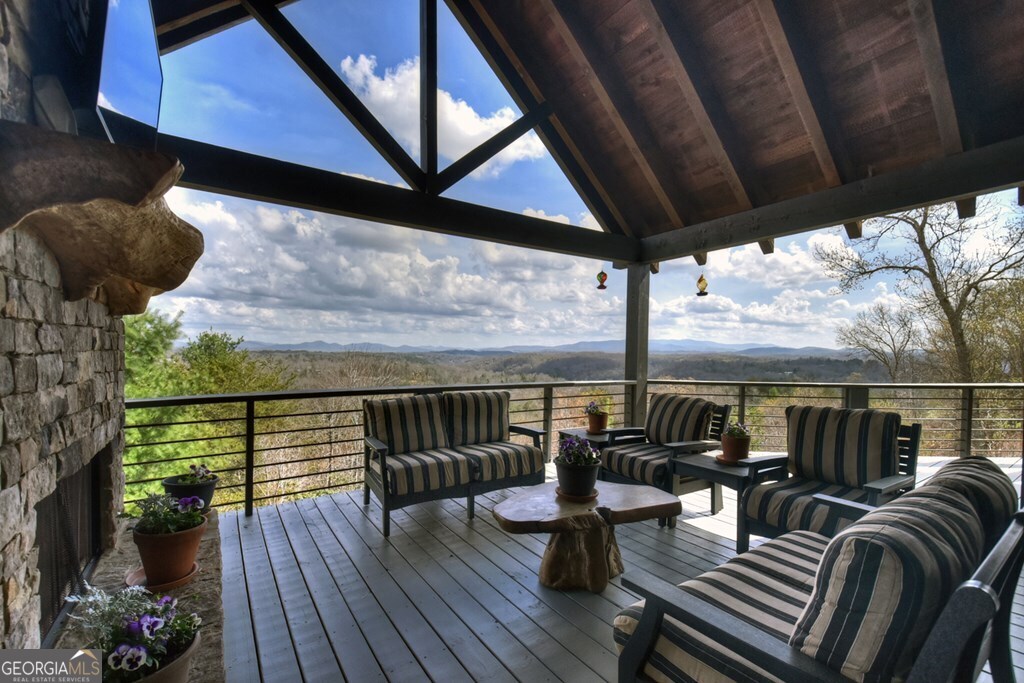 185 Logan Drive Mineral Bluff GA 30559