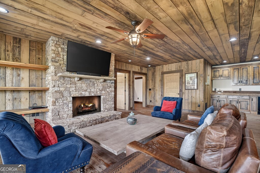 185 Logan Drive Mineral Bluff GA 30559