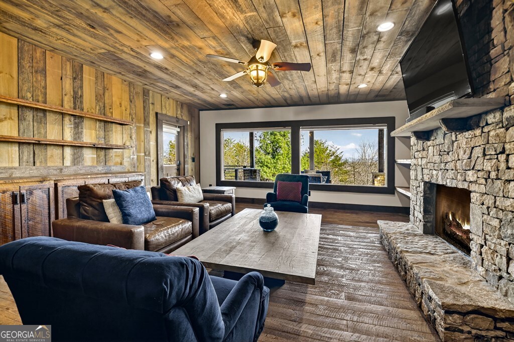 185 Logan Drive Mineral Bluff GA 30559