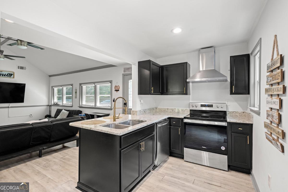 436 W Lake Avenue NW Atlanta GA 30318