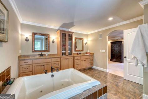 276 Lancelot Loop Clayton GA 30525