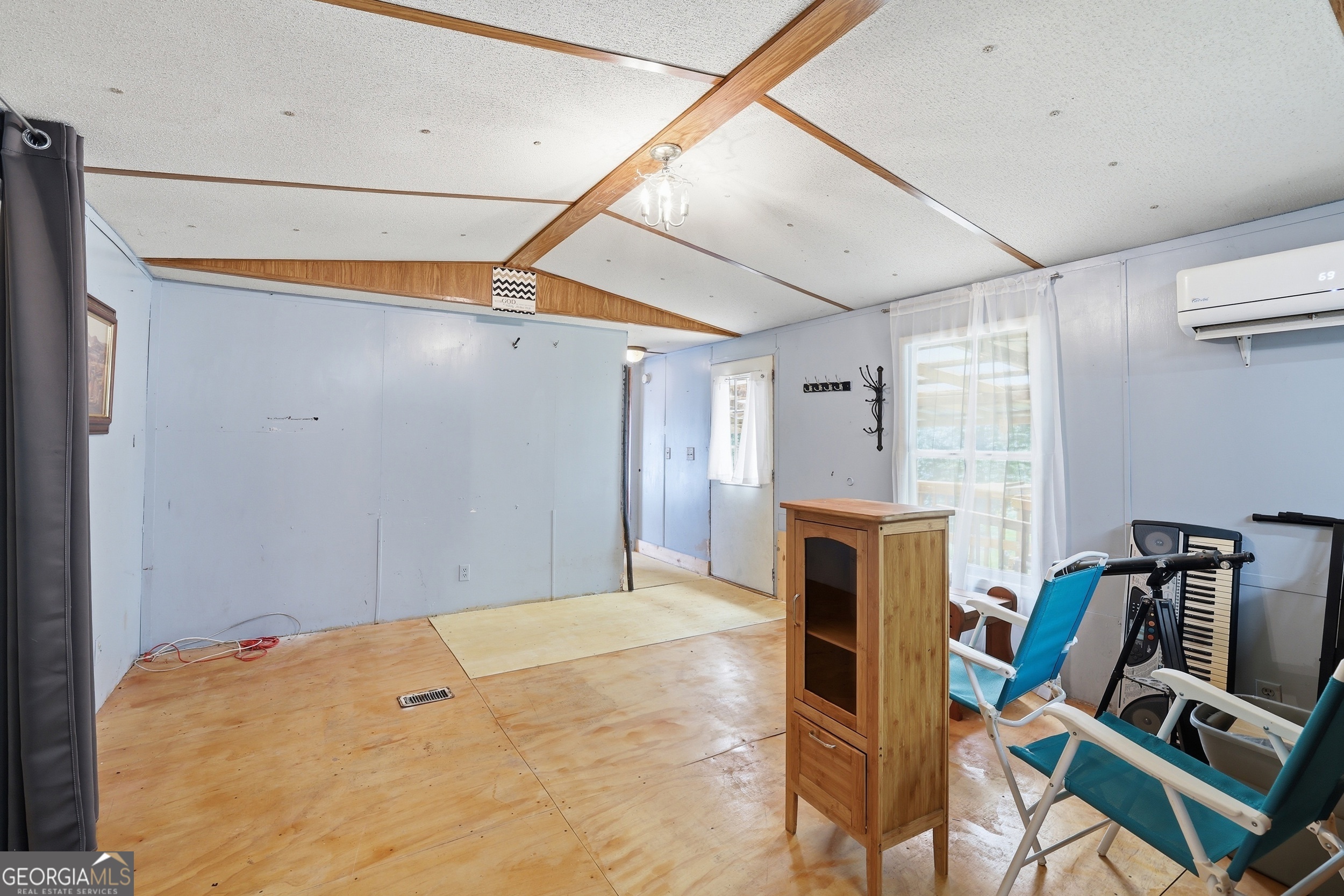 125 King Bird Drive Cleveland GA 30528