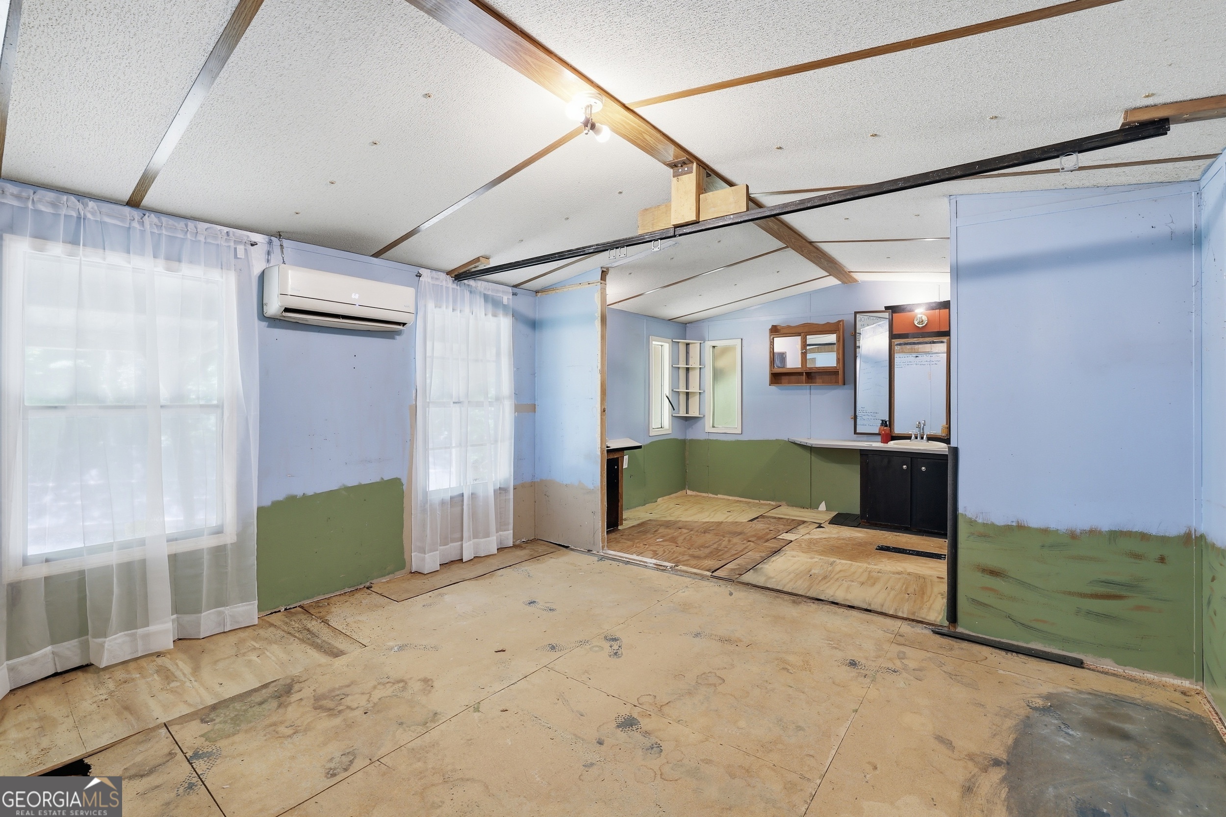 125 King Bird Drive Cleveland GA 30528
