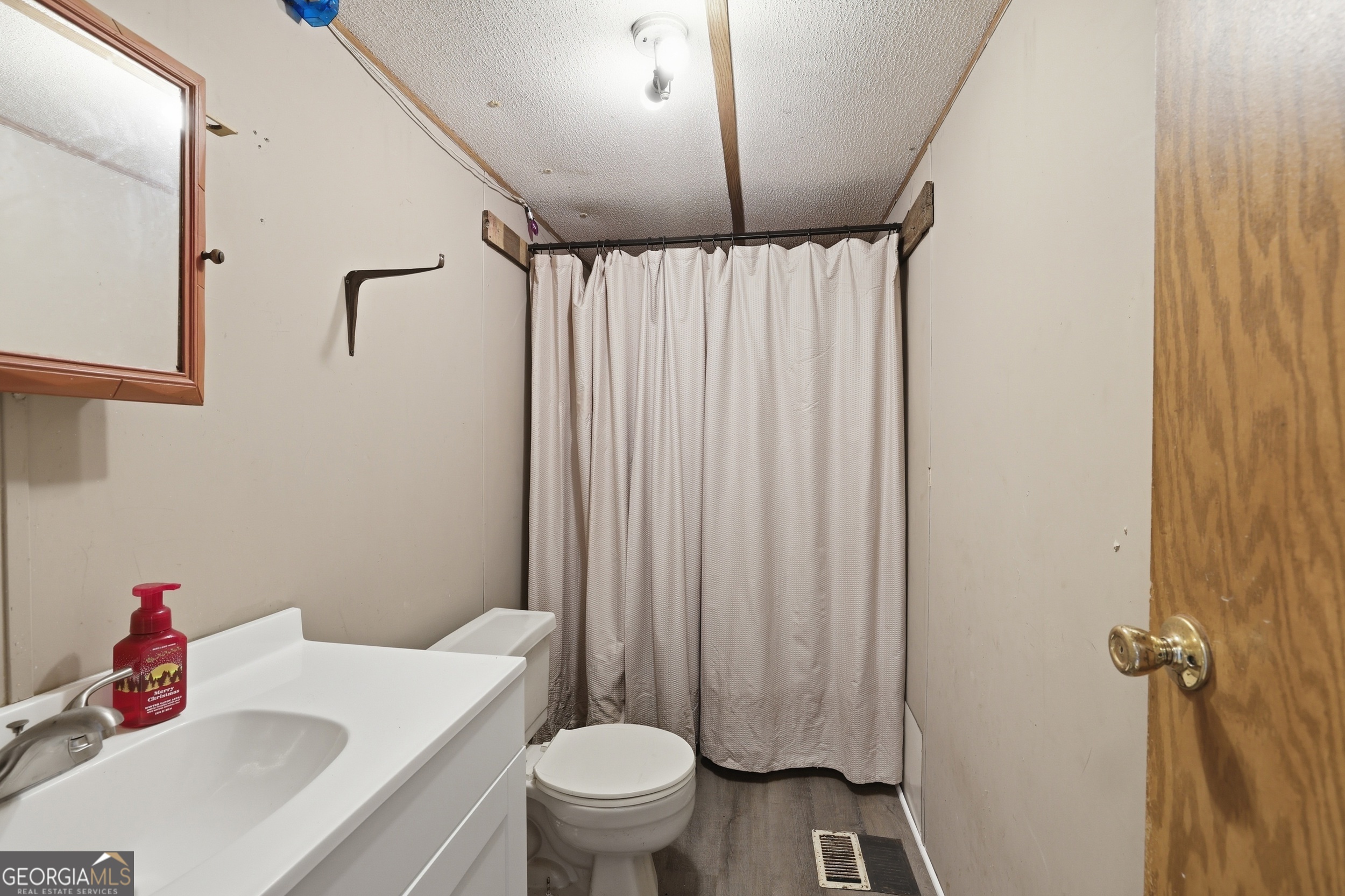 125 King Bird Drive Cleveland GA 30528