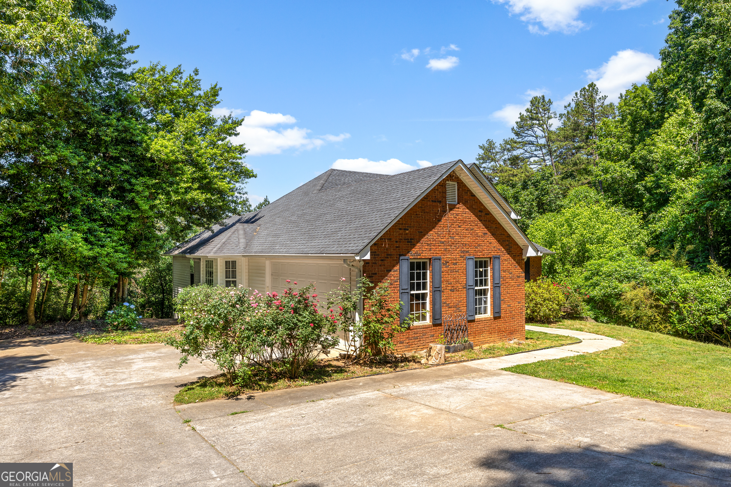 45 The Trail SE Lindale GA 30147