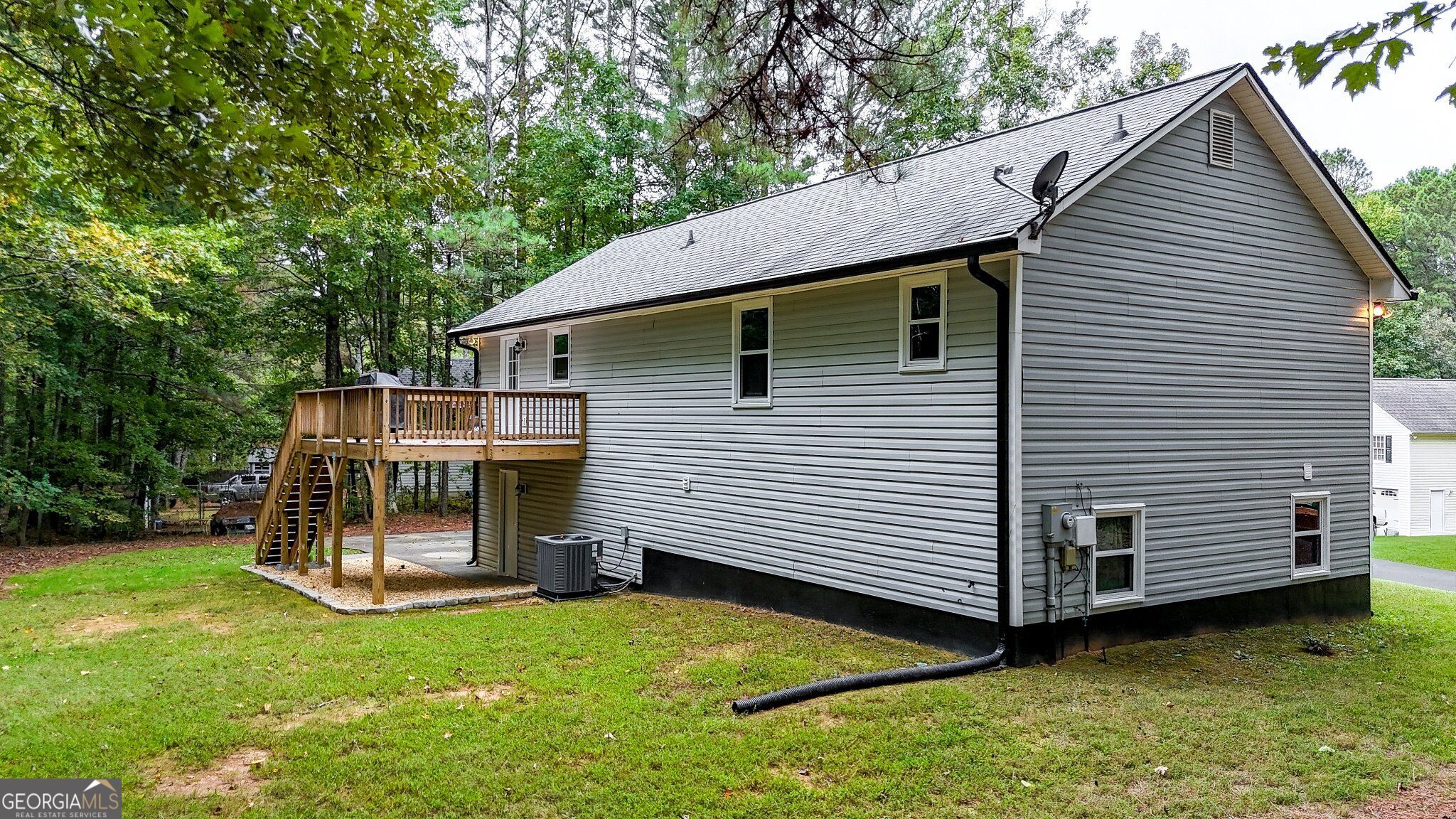 13 Black Water Drive White GA 30184