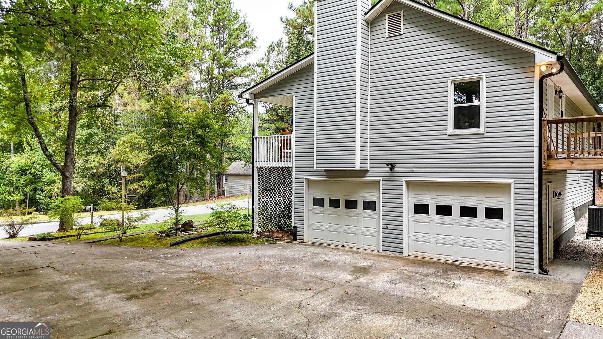 13 Black Water Drive White GA 30184
