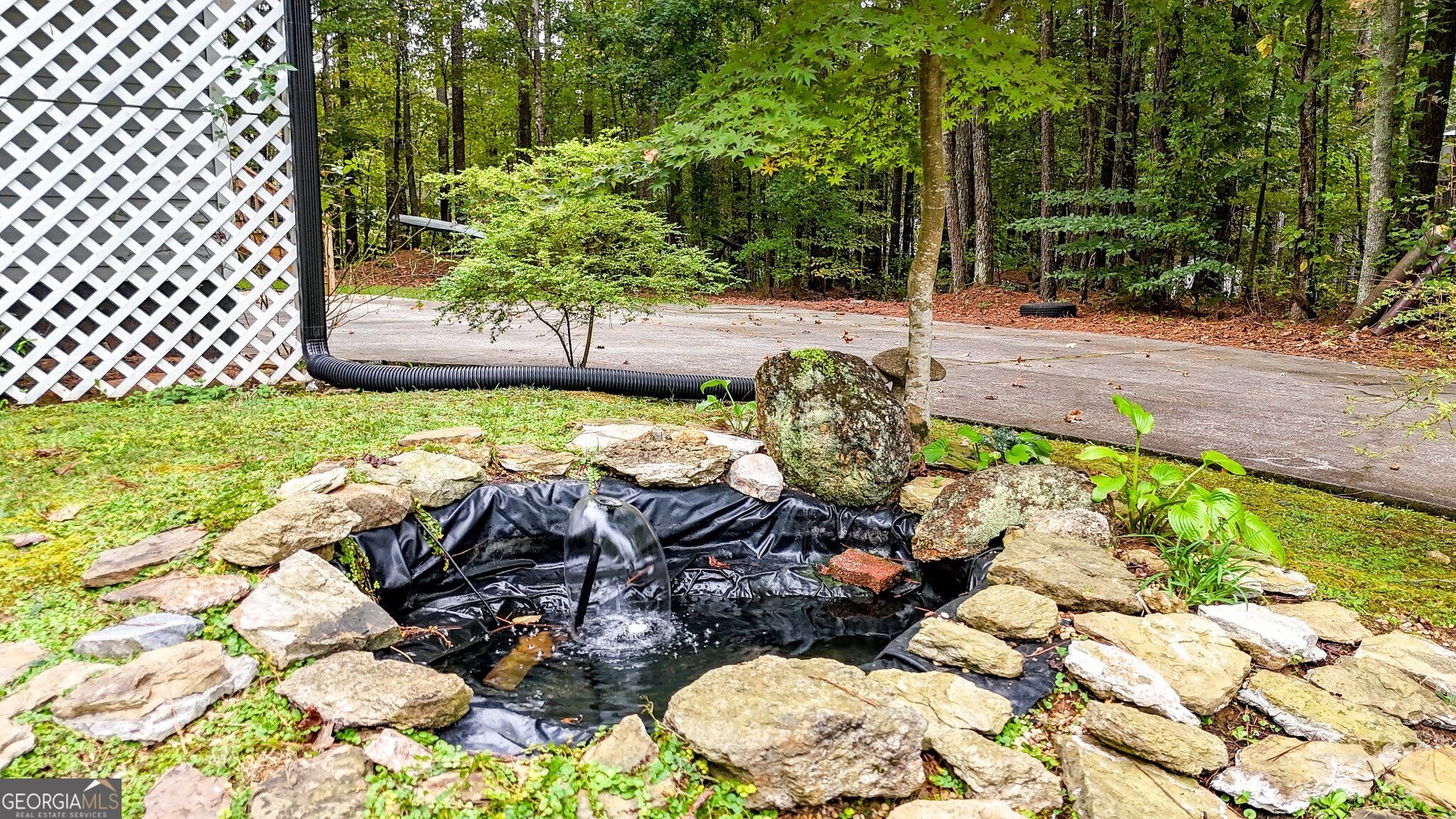13 Black Water Drive White GA 30184