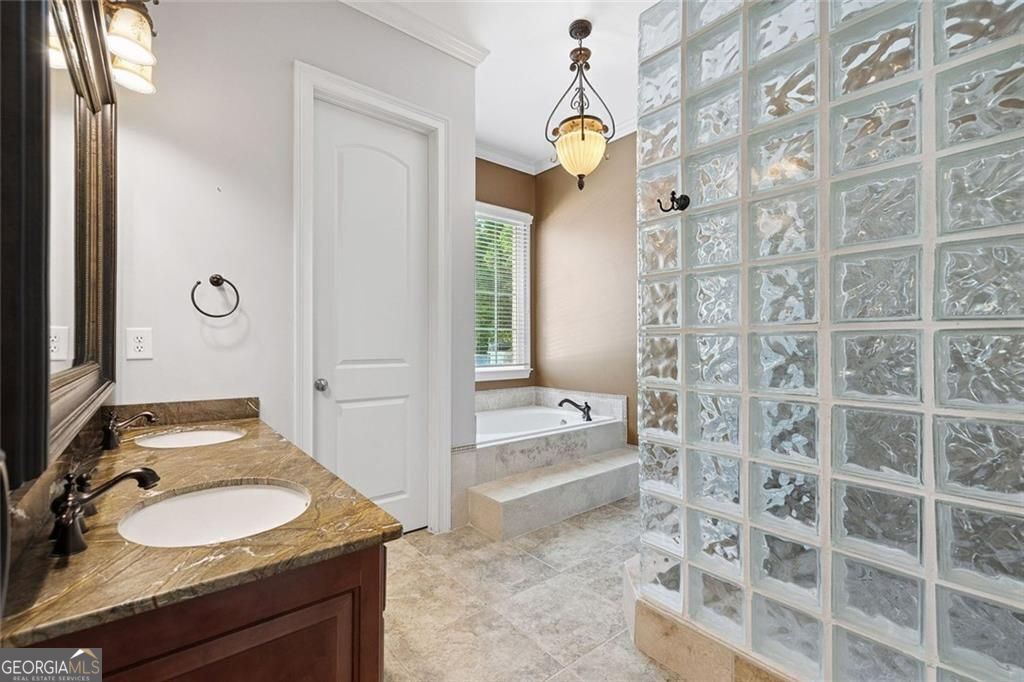 11140 W. Road Roswell GA 30075