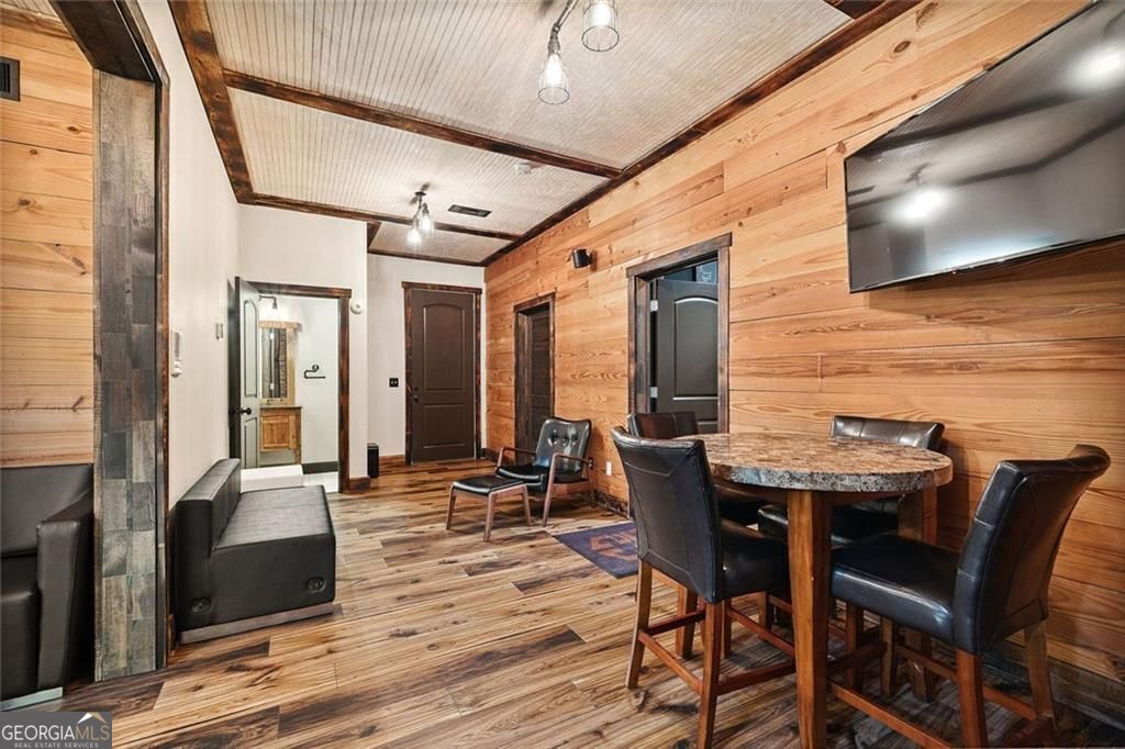 11140 W. Road Roswell GA 30075