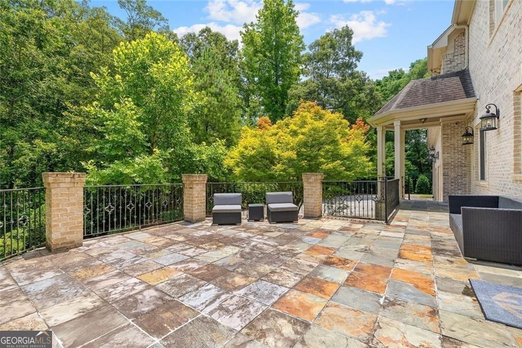 11140 W. Road Roswell GA 30075