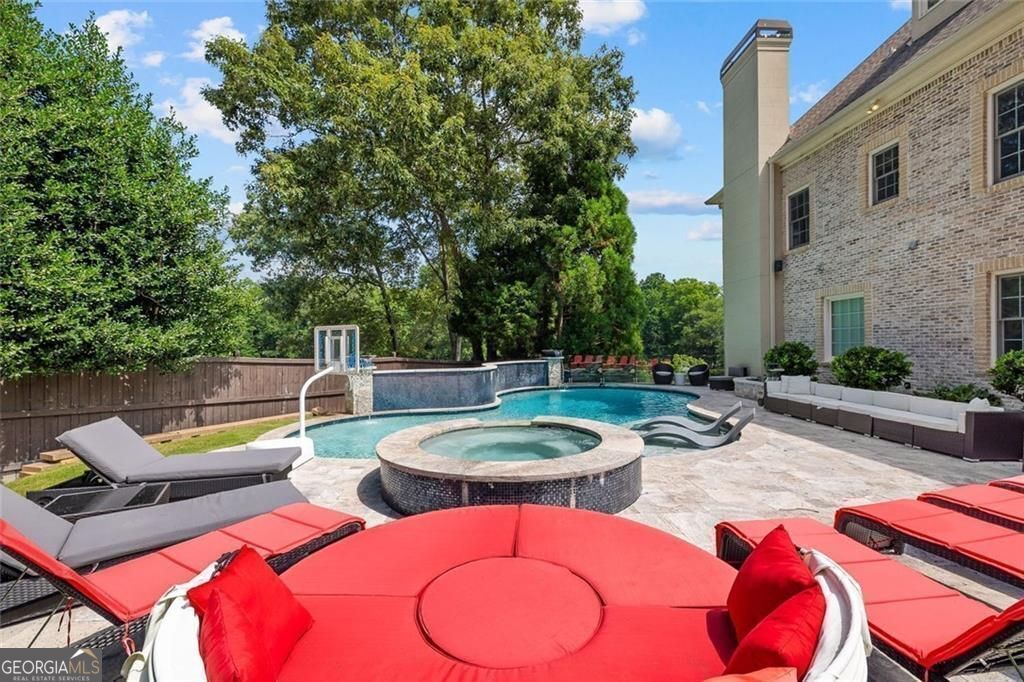 11140 W. Road Roswell GA 30075