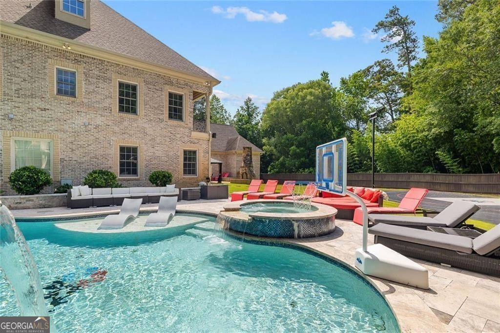 11140 W. Road Roswell GA 30075