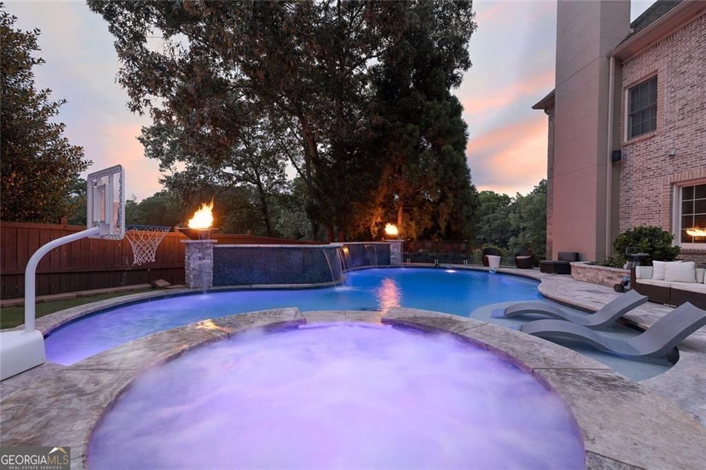 11140 W. Road Roswell GA 30075