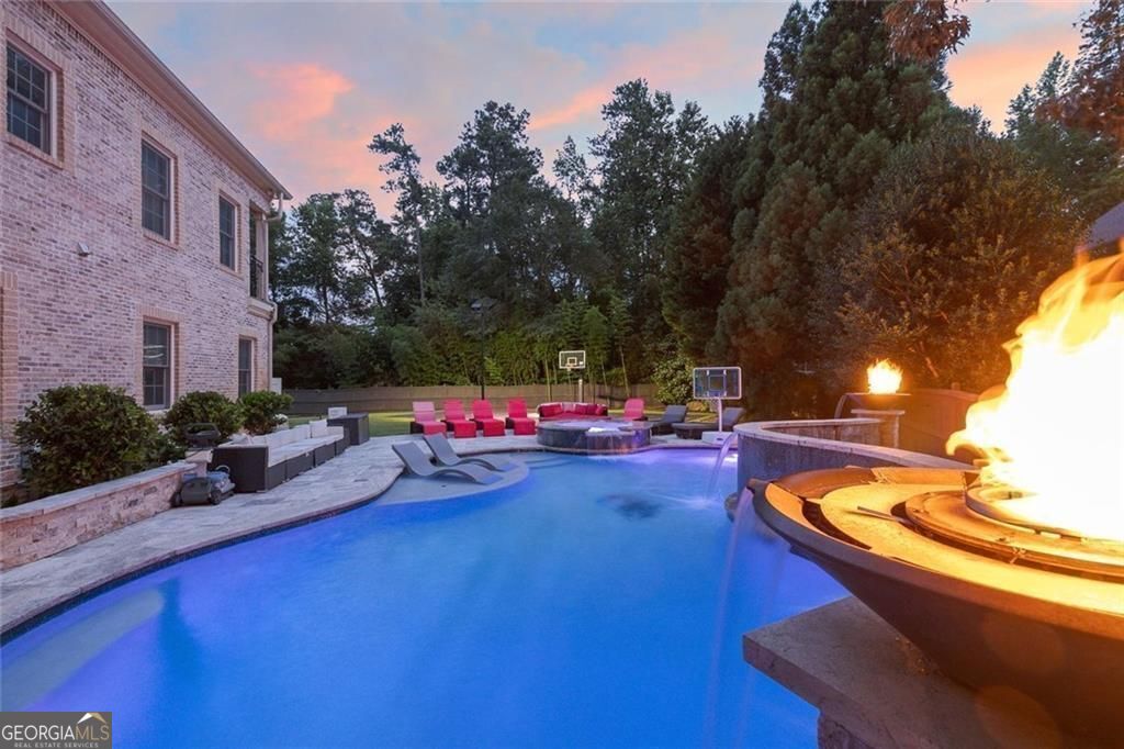 11140 W. Road Roswell GA 30075