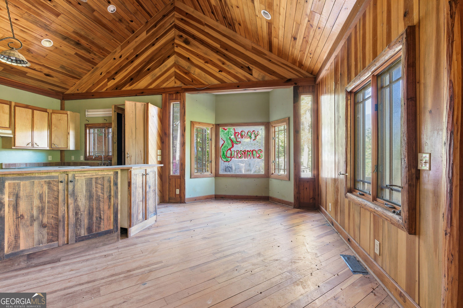 73 Redbird Lane Rabun Gap GA 30568