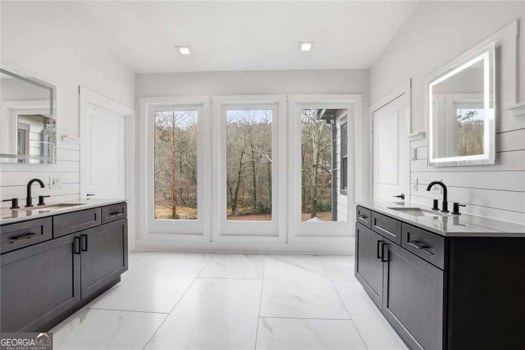 9785 La View Circle Roswell GA 30075