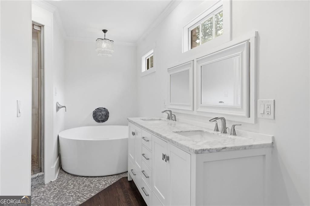 9785 La View Circle Roswell GA 30075