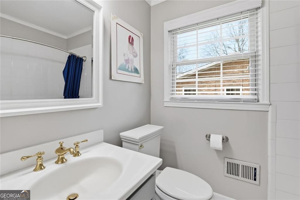 9785 La View Circle Roswell GA 30075
