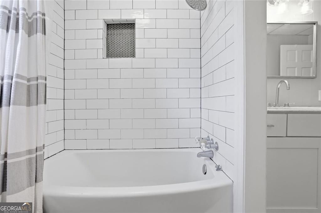 9785 La View Circle Roswell GA 30075